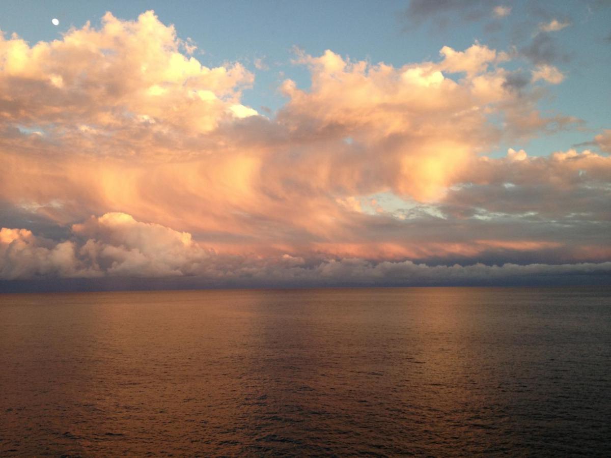 Sunrise On The Ocean Apartment กันเดลาเรีย ภายนอก รูปภาพ